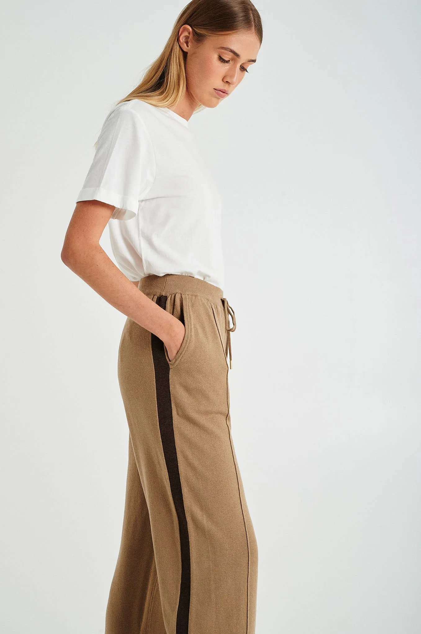 Loose fit knitted trousers