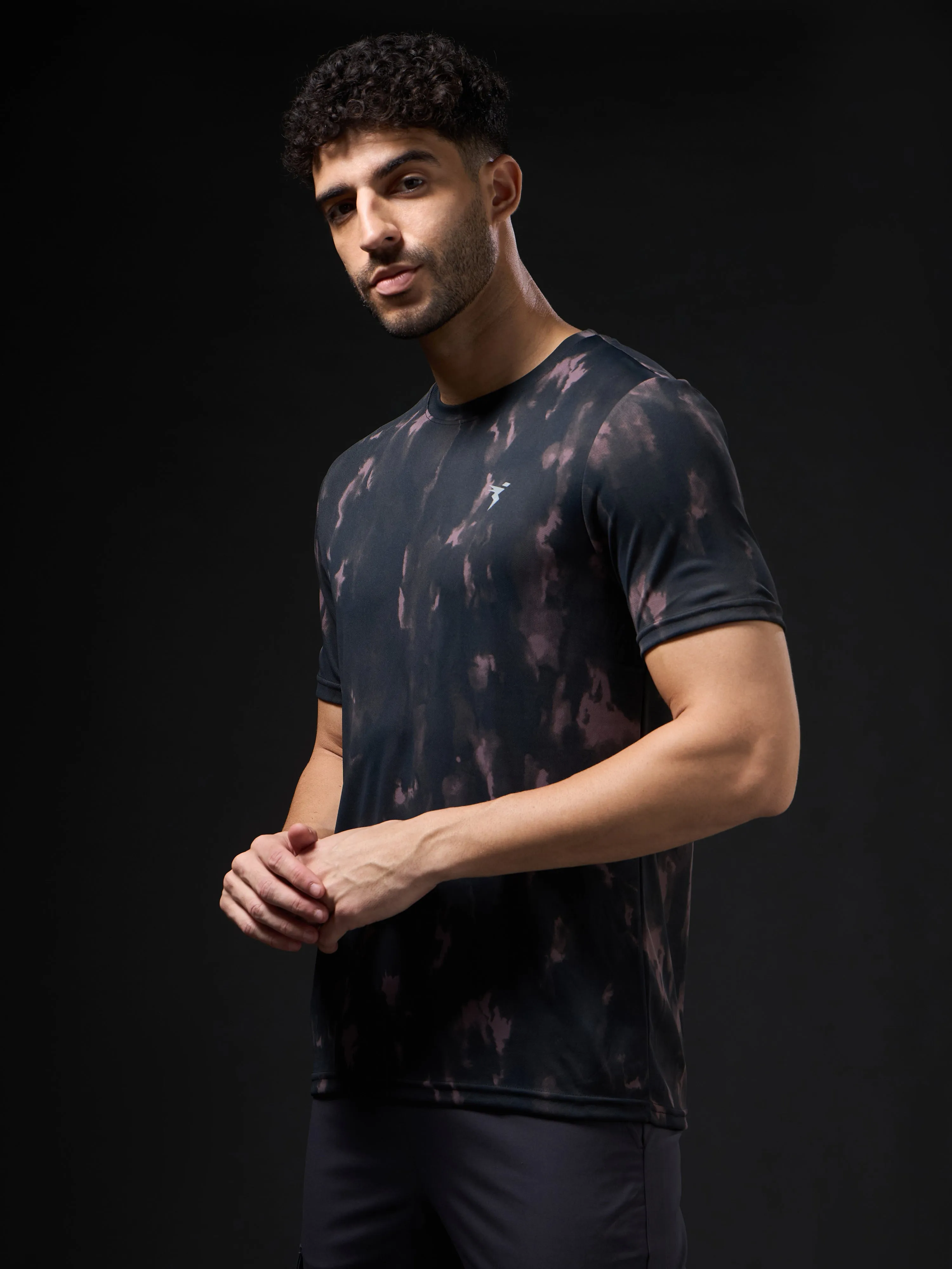 Men Abstract Print Slim Fit Crew Neck T-shirt with TECHNO COOL 