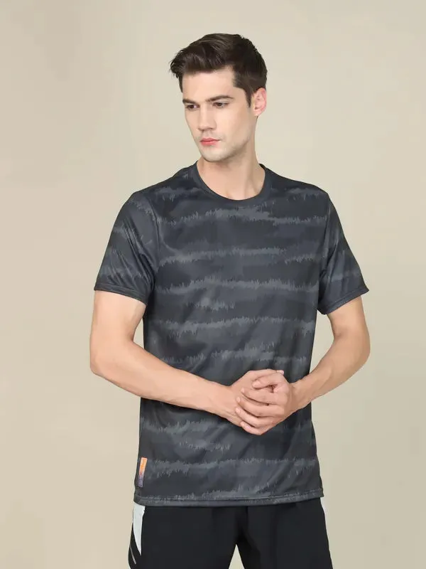 Men Abstract Print Slim Fit Crew Neck T-shirt with TECHNO COOL 