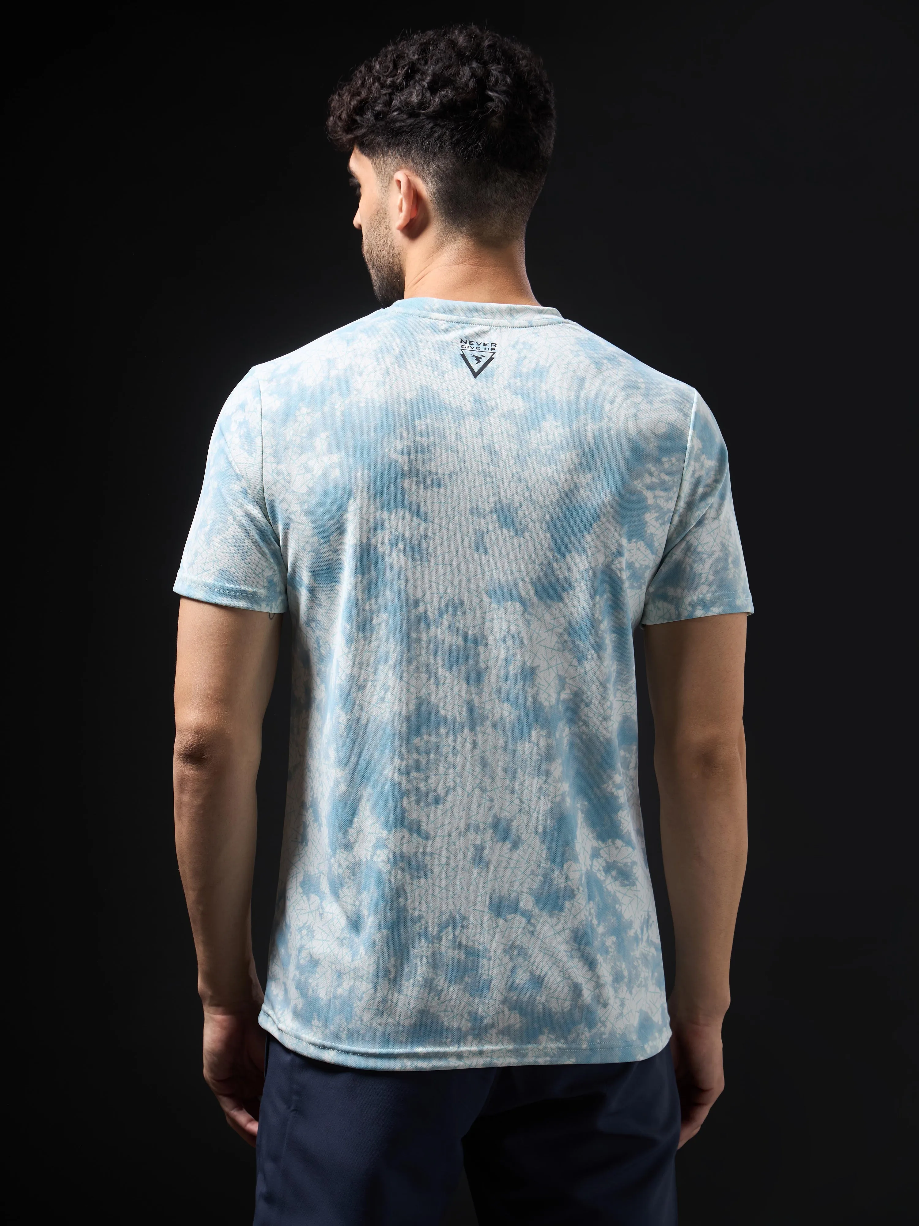 Men Abstract Print Slim Fit Crew Neck T-shirt with TECHNO COOL 