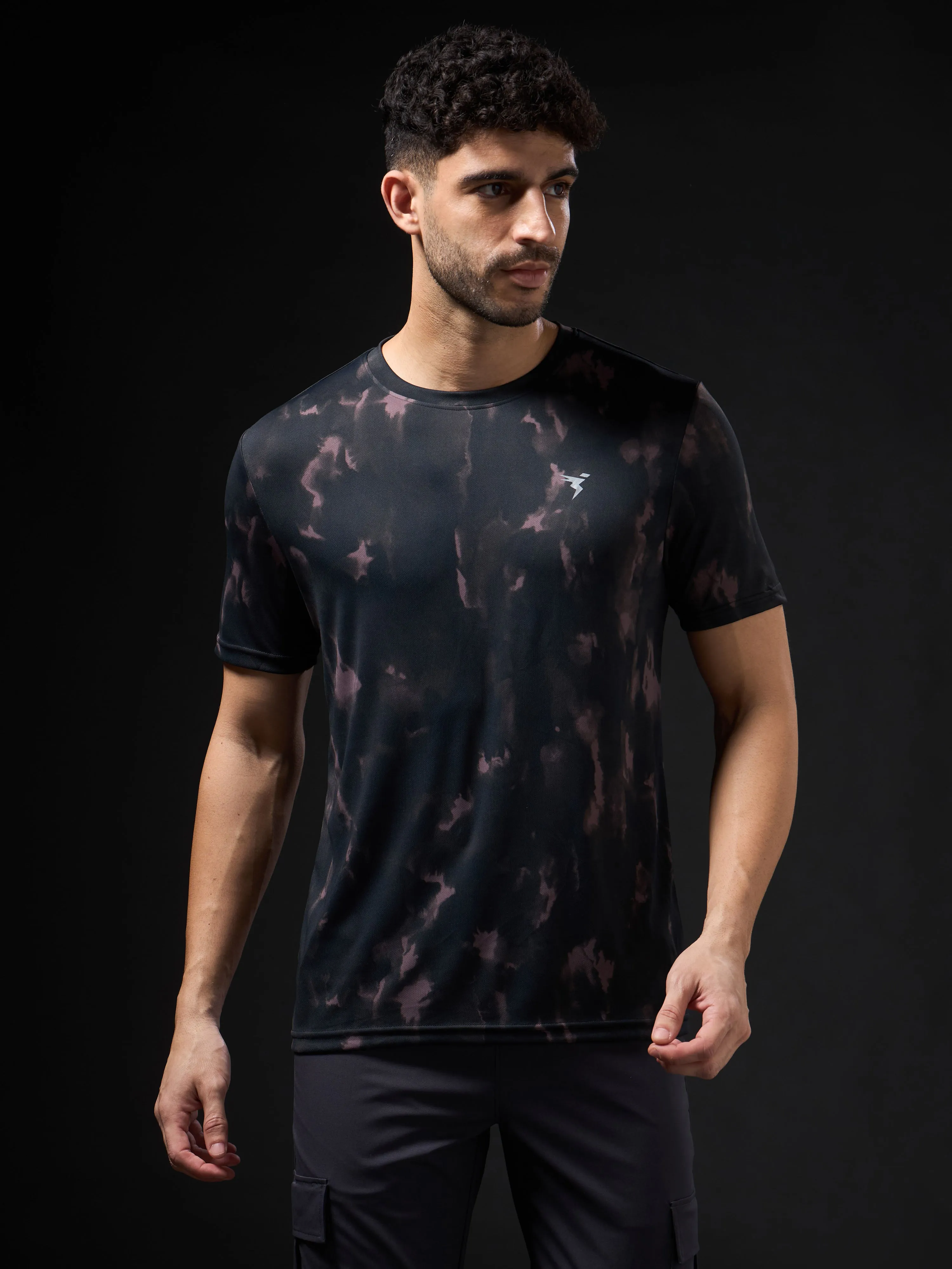 Men Abstract Print Slim Fit Crew Neck T-shirt with TECHNO COOL 