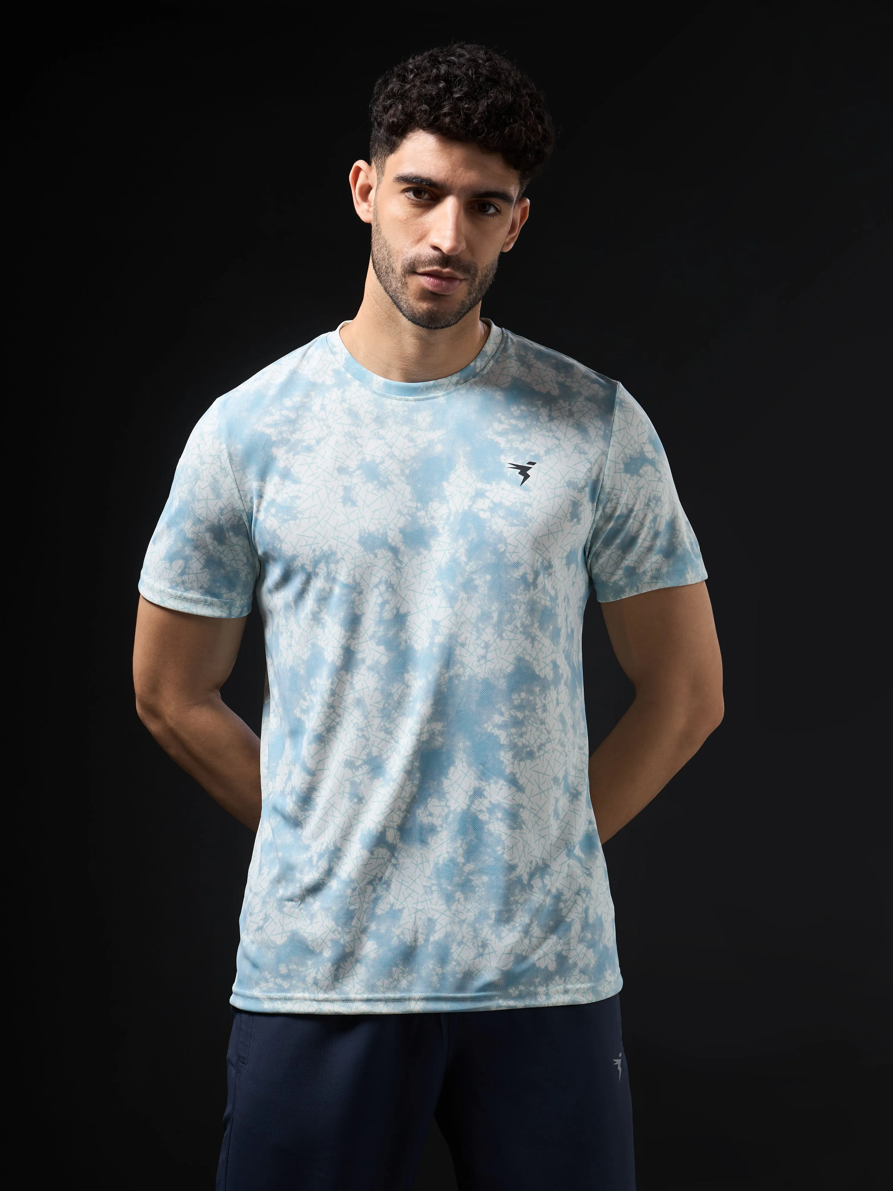 Men Abstract Print Slim Fit Crew Neck T-shirt with TECHNO COOL 