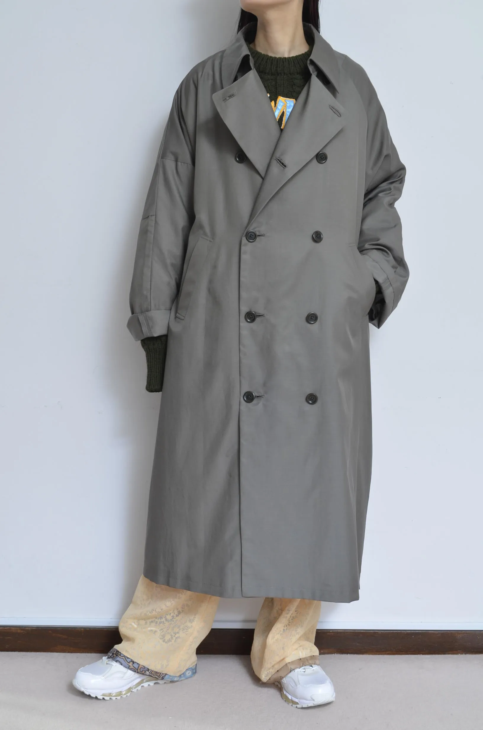 SCARF-LINED TRENCH COAT/KHAKI/02